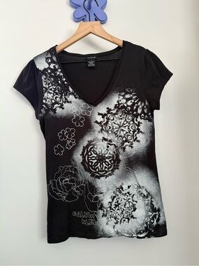 Calvin Klein Medium V Neck Short Sleeve Tee Black Floral Grunge Gothic Emo